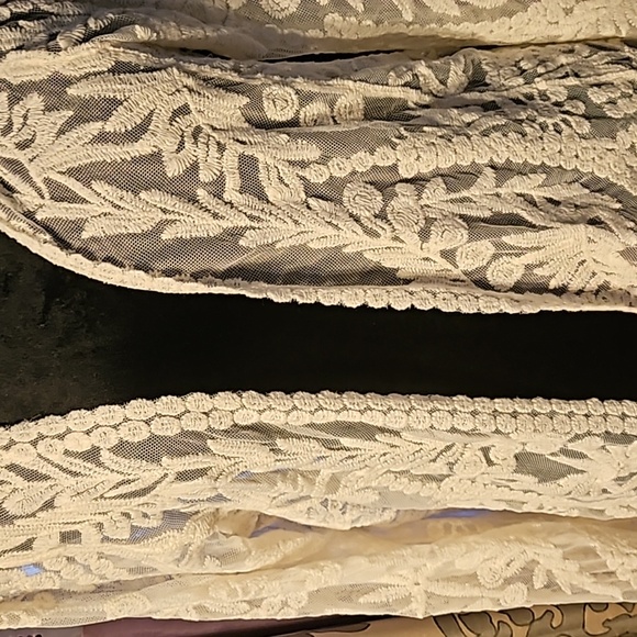 Simply Couture - Ivory Lace Open Cardigan - Picture 2 of 8